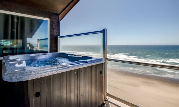 Logsden Apartment | Executive Penthouse on the Pacific