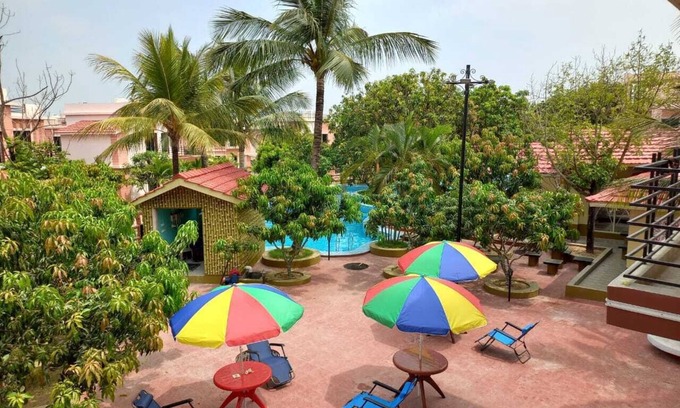 Bolpur House | executive private room in bed and breakfast with pool
