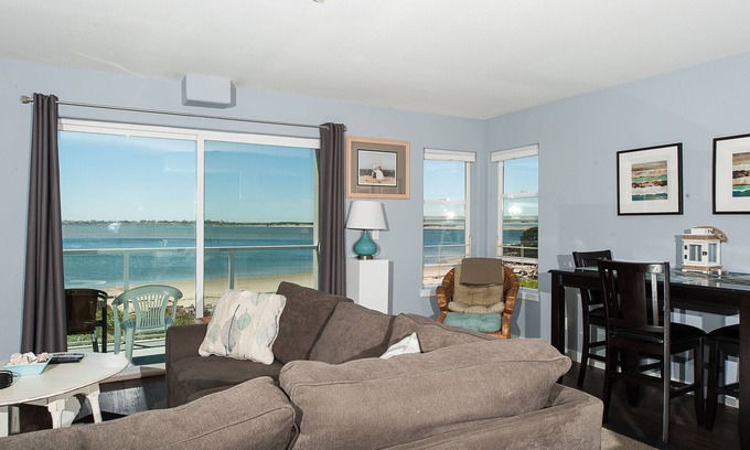 Lincoln City Condo | Executive Suite Condo with wide views of Siletz Bay in the Taft District