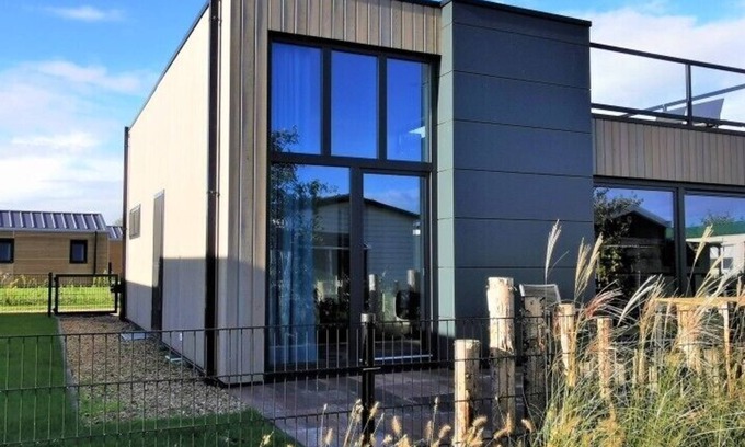Enkhuizen House | Exklusives 6-personen Chalet Estel mit Großem, Eingezäunten Garten am Ijsselmeer