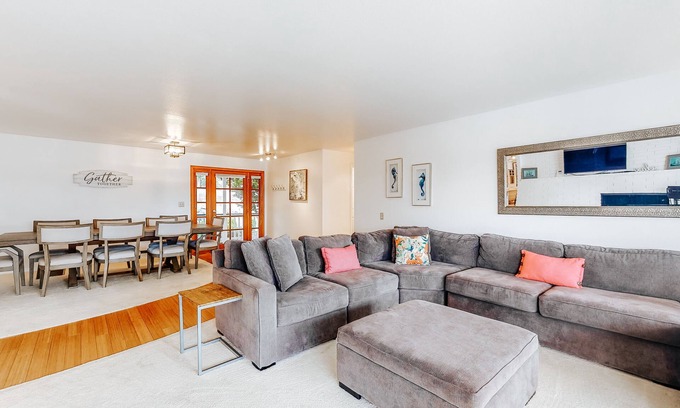 Freeland House | Expansive bayfront, family-friendly home with direct Holmes Harbor access