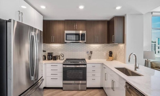Woodmont Triangle Apartment | Expansive Bethesda View | FTC Windows+outdoor amenities| DC Closeby