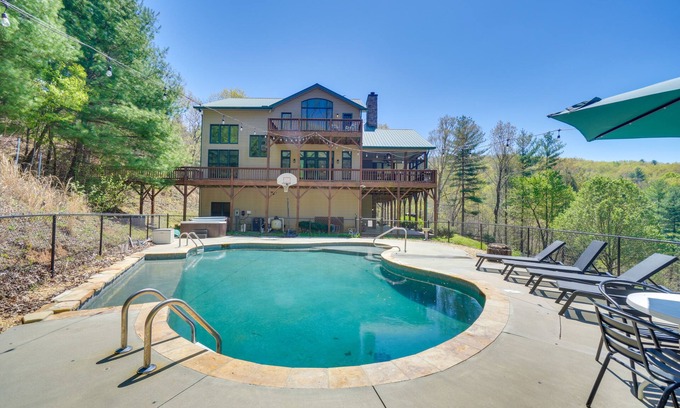 Unaka House | Expansive Home on 16 Acres w/Smoky Mountain Views