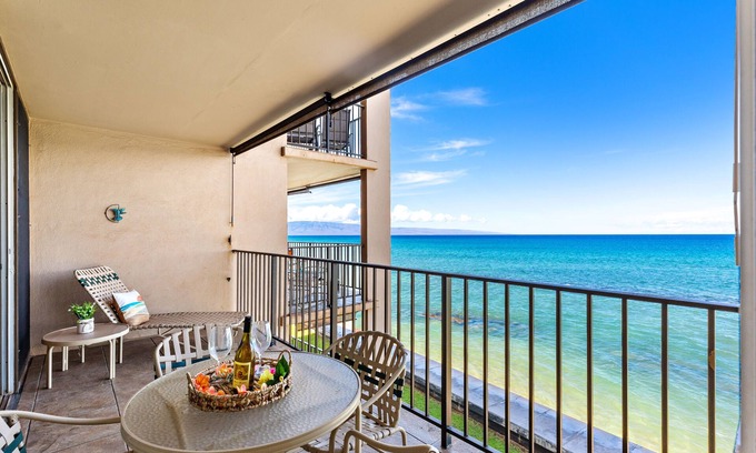 Honokowai Condo | Expansive ocean view condo with large windows