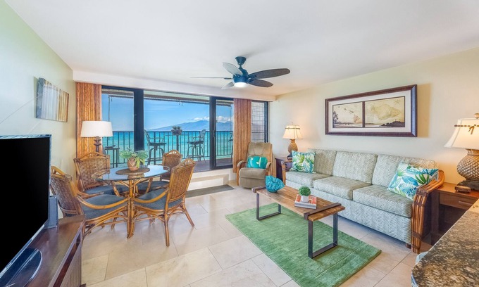 Honokowai Condo | Expansive, ocean-view condo with heated pool & sunset-view lanai