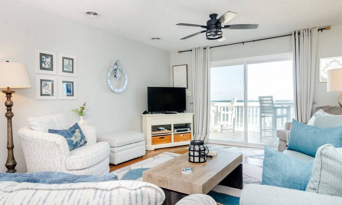 Kure Beach Condo | Expansive views from top floor Ocean Dunes condo!