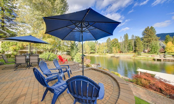 Sagle House | Expansive Waterfront Escape w/Kayaks + SUPs!