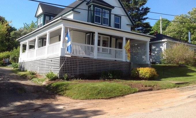 Digby House | EXPECT THE VERY BEST The Fisher House, Unique Three Bedroom Home, 4 night min.