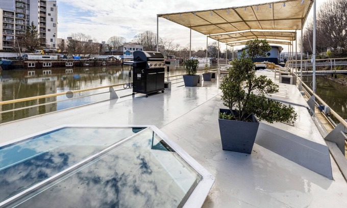 Villeneuve-la-Garenne Boat Rental | EXPERIENCE THE PARIS OLYMPIC GAMES ON THE SEINE RIVER!n