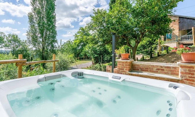 Belveglio House | Experience a vacation in Piedmont in this vacation home with panoramic view in Belveglio.