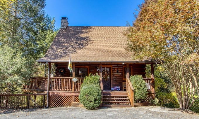 Pigeon Forge Cabin | Experience and comfort luxury at ER247, a spacious 2bdr cabin, perfect for up to 6 guests.