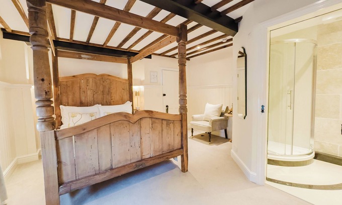 Birchington Hotel | Experience boutique comfort above The Powell pub in Birchington. Stylish en-suite rooms, luxury touches, and a vibrant pub below—perfect for business, couples, or families. Book your coastal escape today!