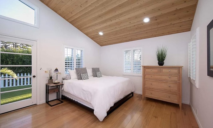 West Mesa House | Experience Coastal Elegance-Retreat Awaits in Santa Barbara's Charming Enclavenn
