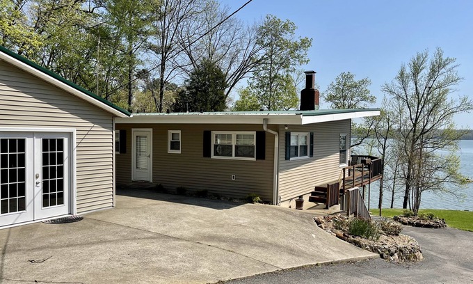 Almo House | Experience Kentucky Lake out the back door! Spacious 4-bedroom retreat awaits.