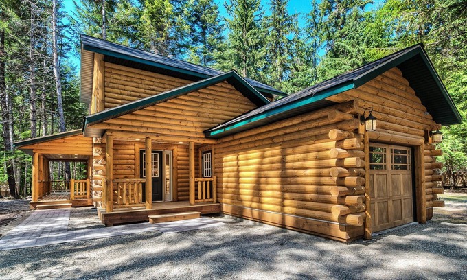 Enumclaw Cabin | Experience LOG HOME near Crystal Mountain skiing and Rainer Nat'l Park with spa
