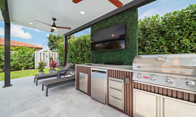 Boca Raton House | Experience Luxury and Comfort in Boca Raton: Your Ideal Vacation Home Awaits!n