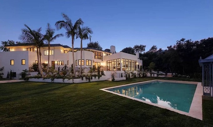 Brentwood House | Experience luxury living in this private city-to-ocean view estate nestled in Mandeville Canyon