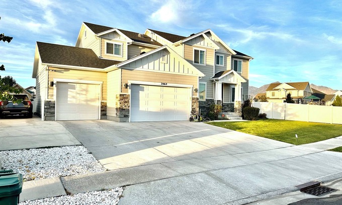 Lehi House | "Experience Luxury Living in Our 5-Bedroom Oasis with Premium Amenities"n