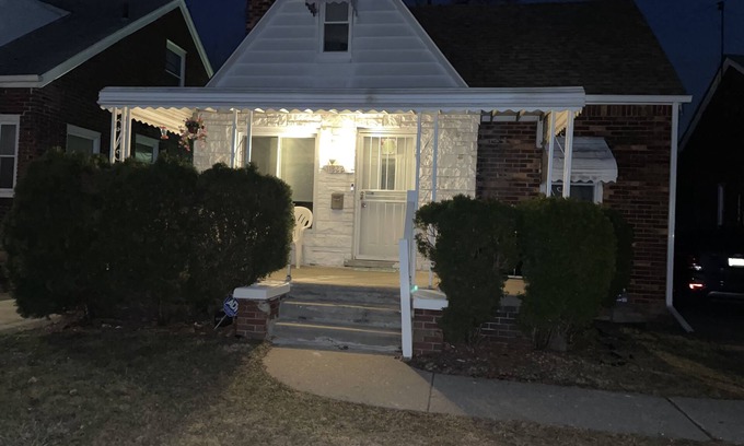 Detroit House | Experience Motor City like a true native