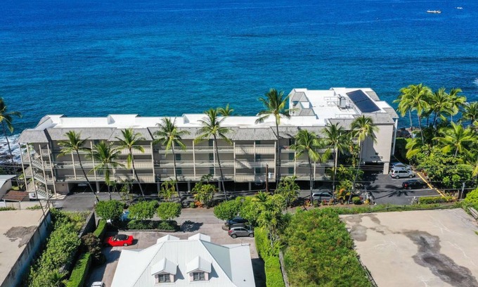 Kailua-Kona Condo | Experience oceanfront luxury at Hale Kona Kai 301, a perfect getaway.