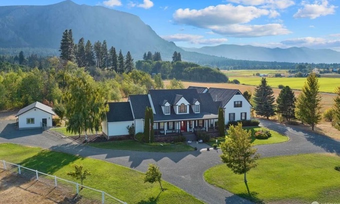 Cle Elum House | Experience Ranch living