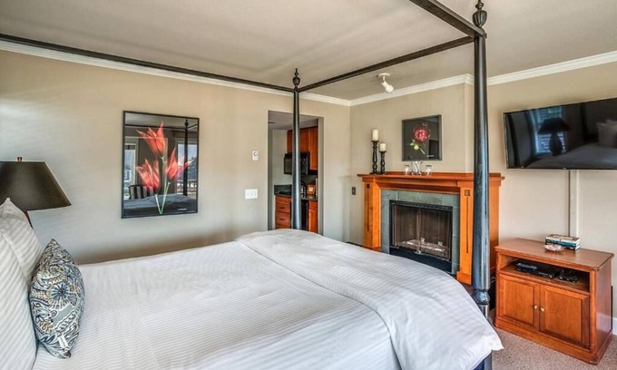 Downtown Cannon Beach Hotel | Experience Seaside Serenity with a Free Parking and Beach Access!