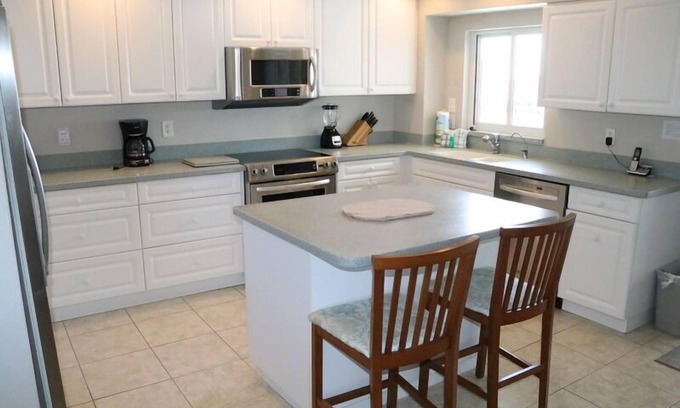 Siesta Key Condo | Experience the Best of Siesta Key at Jamaica Royale 702 with Gulf Views!