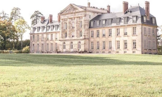 Courtomer House | Experience the elegance and privacy of Chateau life in Normandy. Pet friendly