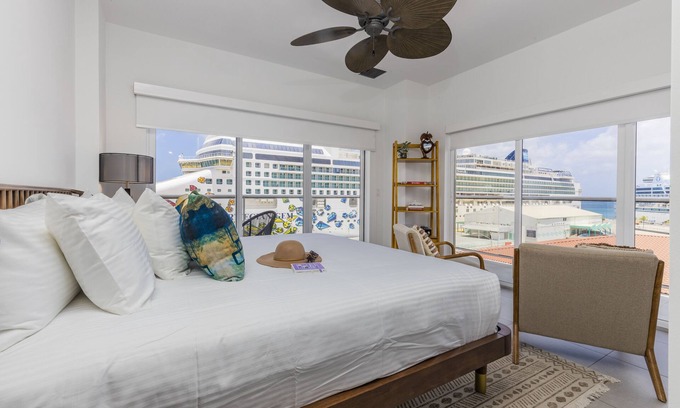 Oranjestad Condo | Experience the Groovy Harbour House Lifestyle