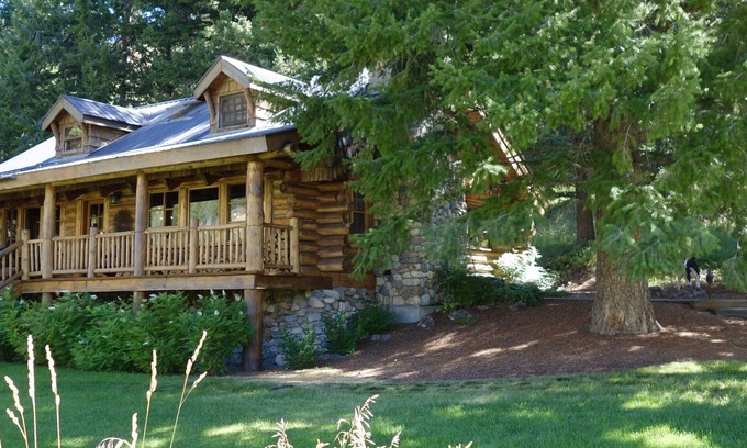 Sun Valley Cabin | Experience the tranquility and magic of Sun Valley at this Board Ranch log cabin