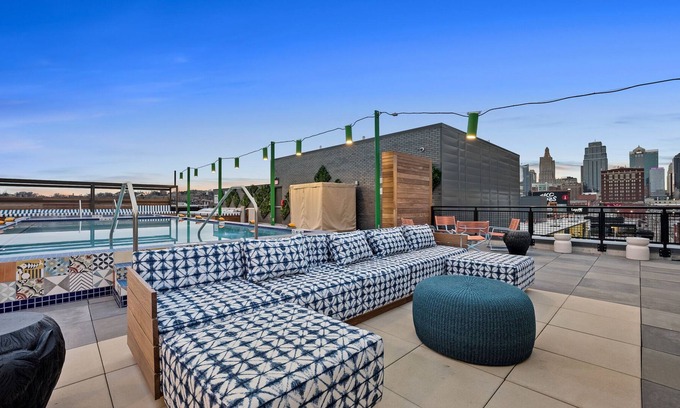 Crossroads Arts District Condo | Experience the Ultimate in Luxury at the Crossroads Newest Upscale Stay 341