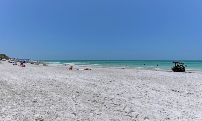 Bradenton Beach Cottage | Experience the passion of hospitality, cleaning, and good location!