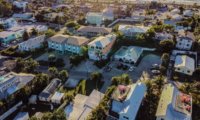Bradenton Beach House | Experience the passion of hospitality, cleaning, and good location!