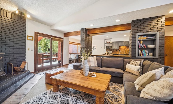 Frisco House | Experience Twins Getaway at Meadow Creek with pool table and hot tub.