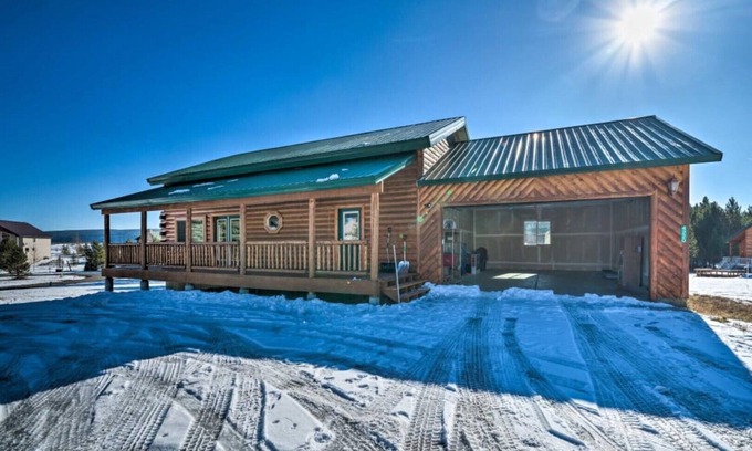 Island Park Cabin | Experience Yellowstone magic, just 27 mins awaynA.C. Sleeps 10+