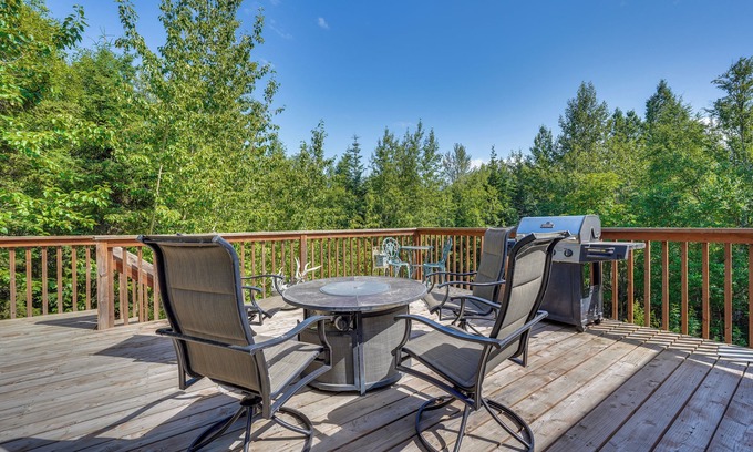 Gateway House | Explore Alaska: Woodsy Home w/Deck in Palmer