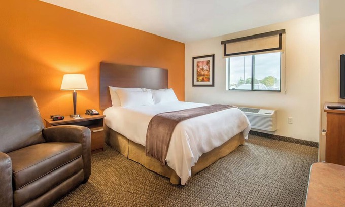 Soncy Hotel | Explore Amarillo's Best, Spacious Room with Full Kitchen and Free Parking