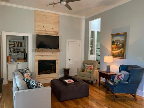 Kyle House | Explore Austin & San Antonio with friends & family