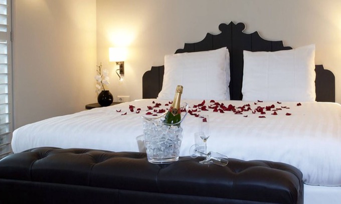 Municipality of Huizen House | Explore Huizen in Perfect Suite w/Onsite Dining Near Breathtaking Reserves