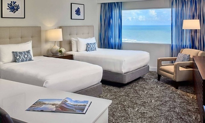 East Fort Lauderdale Hotel | Explore Las Olas Boulevard! Just steps away from Fort Lauderdale Beach! W/Pool!