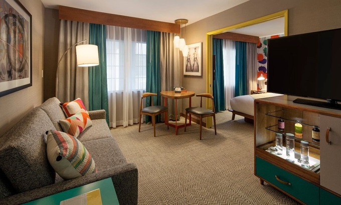 Venice Hotel | Explore More of Venice! Pool w/Jacuzzi, Close to Venice Beach Boardwalk!