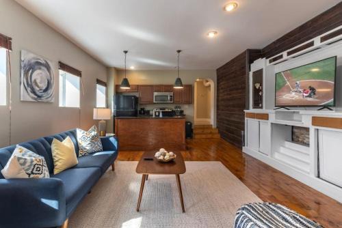 Pendleton House | Explore OTR and Downtown from a Parkside Condo