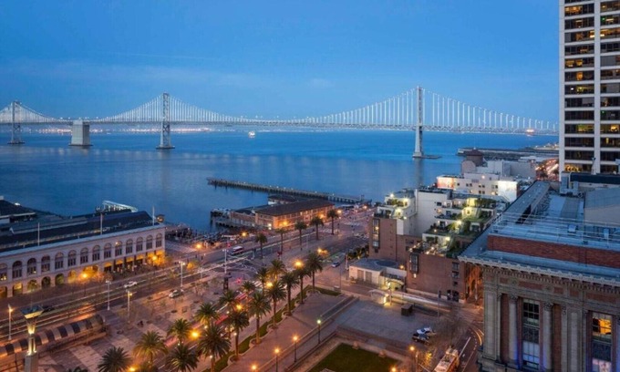 Financial District House | Explore San Francisco's Financial District From Our Room !