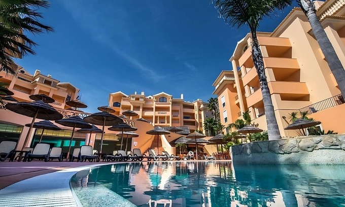 Praia da Luz House | Explore the Atlantic Coastline! Full Kitchen, Swimming Pools, Beach Access!