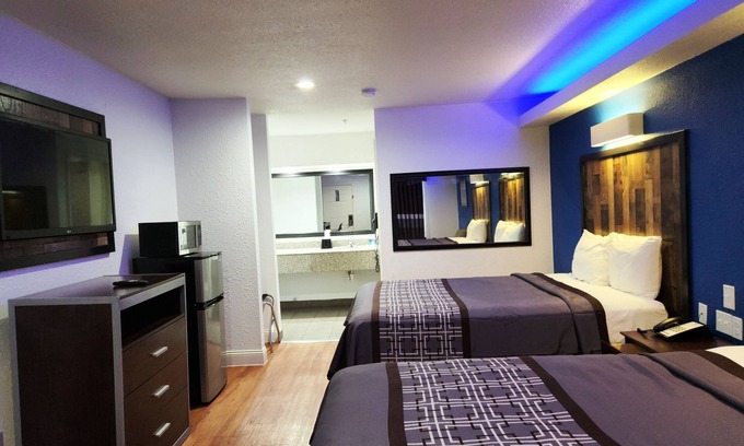 Tomball Hotel | Express Inn Tomball