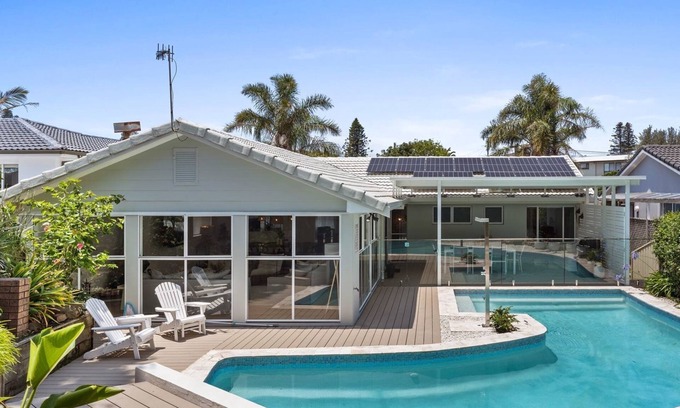 Forresters Beach House | Exquisite Beachside Luxury Resort Style Pool