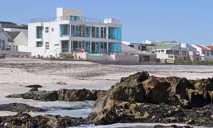 Bloubergstrand House | Exquisite Beachfront Home in Beautiful Bloubergstrand