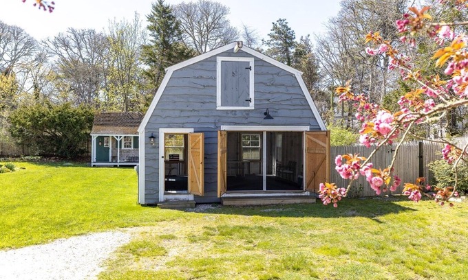 West Chatham House | Exquisite Cottage - Minutes to Village Center and Beaches