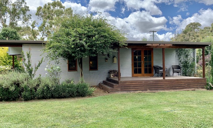 Millthorpe Cottage | Exquisite Country Cottage in Private Rural Setting.