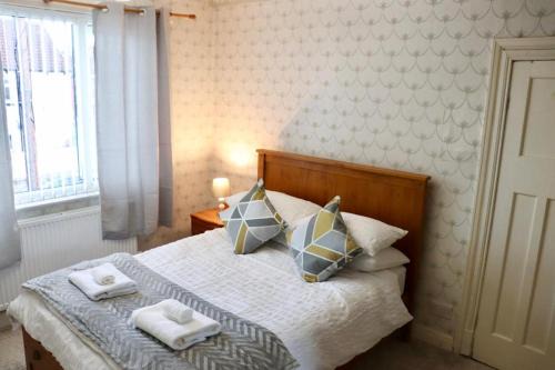 Leeds House | EXQUISITE FOLK VICTORIAN ONE-BED HOUSE: